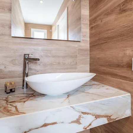 Espectacular Adosada A Escasos Metros De La Playa *