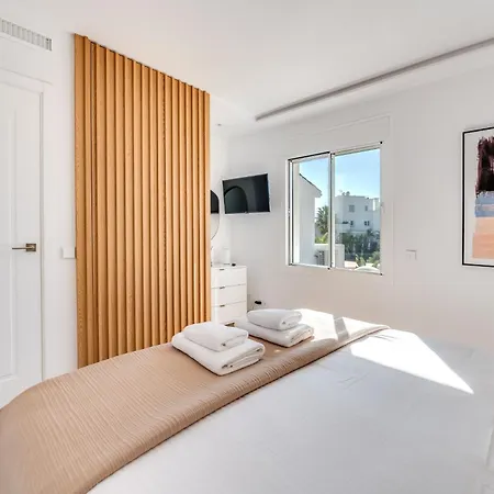 Espectacular Adosada A Escasos Metros De La Playa מארבלה
