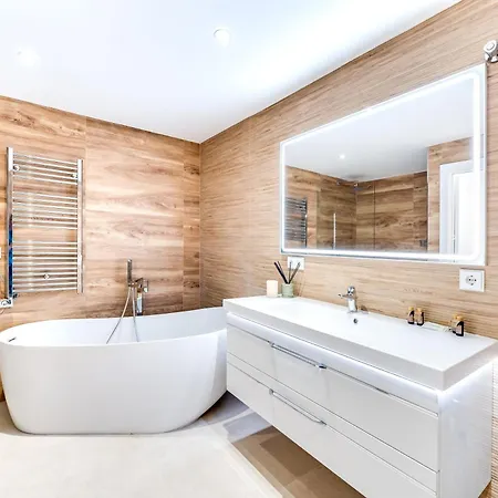 Espectacular Adosada A Escasos Metros De La Playa *