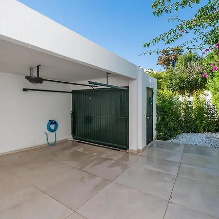 Espectacular Adosada A Escasos Metros De La Playa Dom wakacyjny Marbella